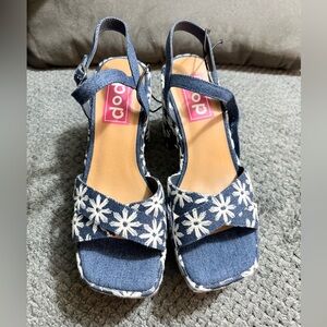 Pop Womens Grandiose Heeled Sandals Blue White Size 7.5 New Without Box